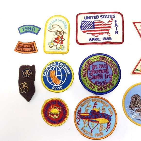 Vintage Girl Scouts Embroidered Patches Badges Assortment Set 1990 - Picture 4 of 5